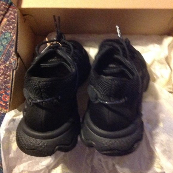 Adidas Men's Ozweego Black Sneakers - 11.5 - New in Box - Picture 3 of 12